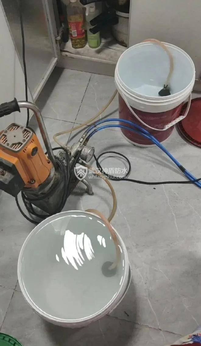 武汉卫生间漏水免砸瓷砖补漏维修价格
