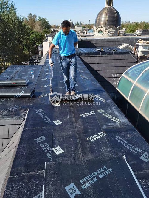 武汉楼顶裂缝渗水怎么维修？多少钱？