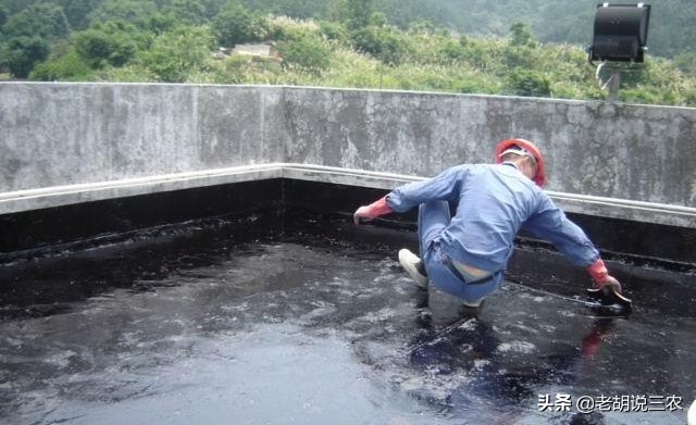 水泥房顶漏水现象比较普遍，用啥材料修补效果好？我们探讨一下